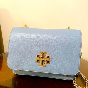 Tory Burch cloud blue, pebbled Leather Britten Shoulder Bag, new, never used